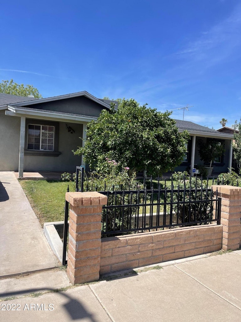 Photo 3 of 28 - 6414 W Avalon Dr, Phoenix, AZ 85033