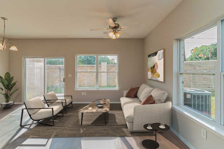 Photo 3 of 25 - 2800 Pasadena Ln, Arlington, TX 76015