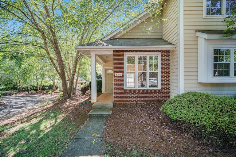 Photo 1 of 19 - 8375 Chaceview Ct, Charlotte, NC 28269