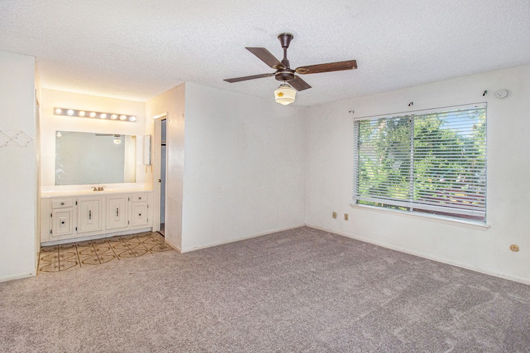 Photo 13 of 17 - 7802 Del Glen Ln, Houston, TX 77072