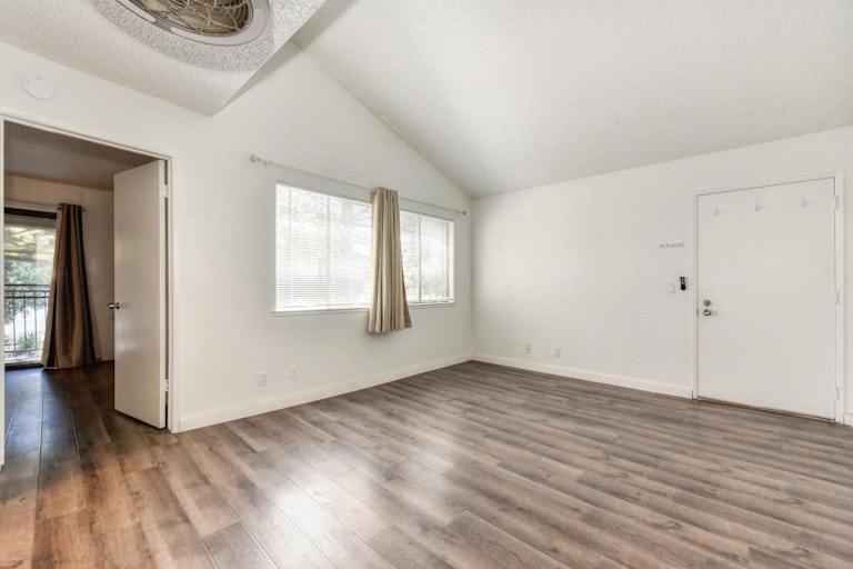 Photo 4 of 22 - 13067 Lincoln Way Unit H, Auburn, CA 95603