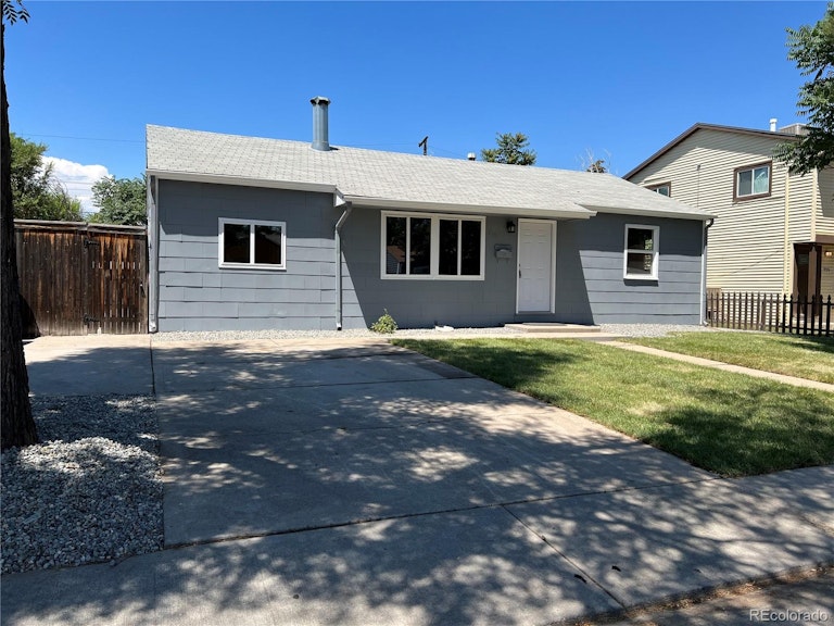 Photo 2 of 29 - 715 Lansing St, Aurora, CO 80010