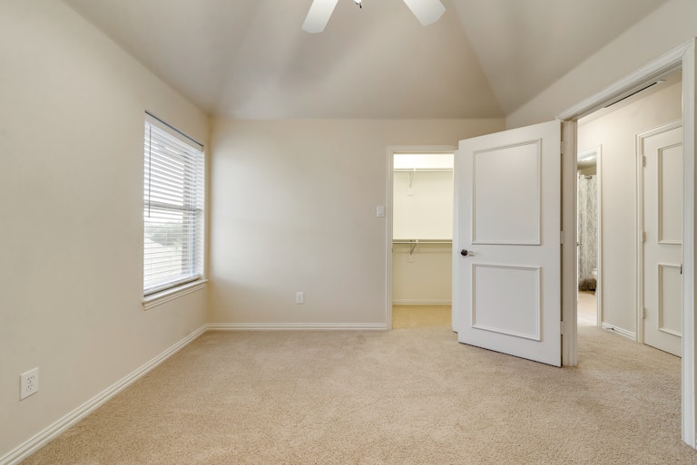 Photo 28 of 33 - 2208 Fairfax Trl, Denton, TX 76205