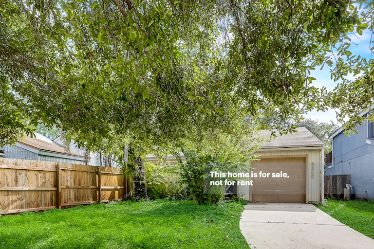 Photo 11 of 30 - 8362 Sunflower Ct, Jacksonville, FL 32244