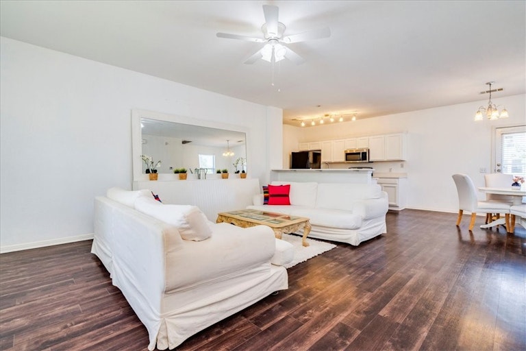 Photo 1 of 32 - 4703 Valcour Bay Ln, Austin, TX 78754