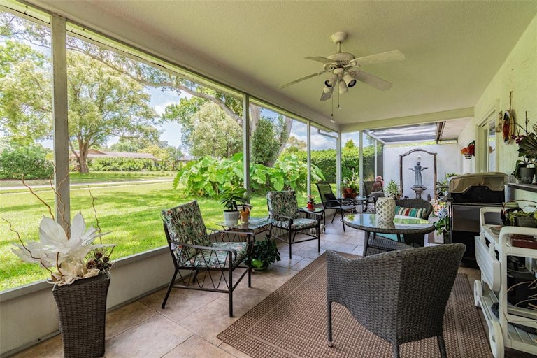 Photo 22 of 30 - 1726 Aberdeen Ct, Palm Harbor, FL 34684
