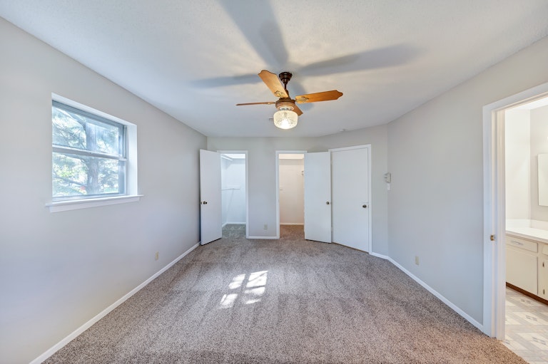 Photo 17 of 29 - 7344 Laurie Dr, Fort Worth, TX 76112