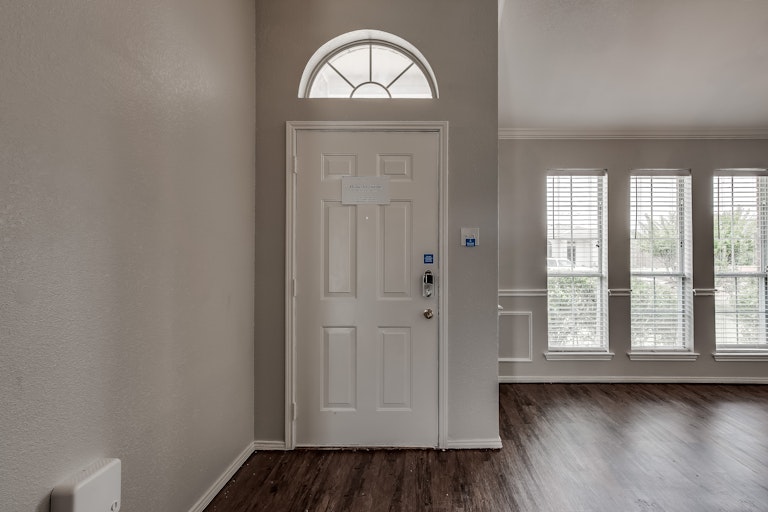 Photo 4 of 28 - 6910 Todd Ln, Sachse, TX 75048