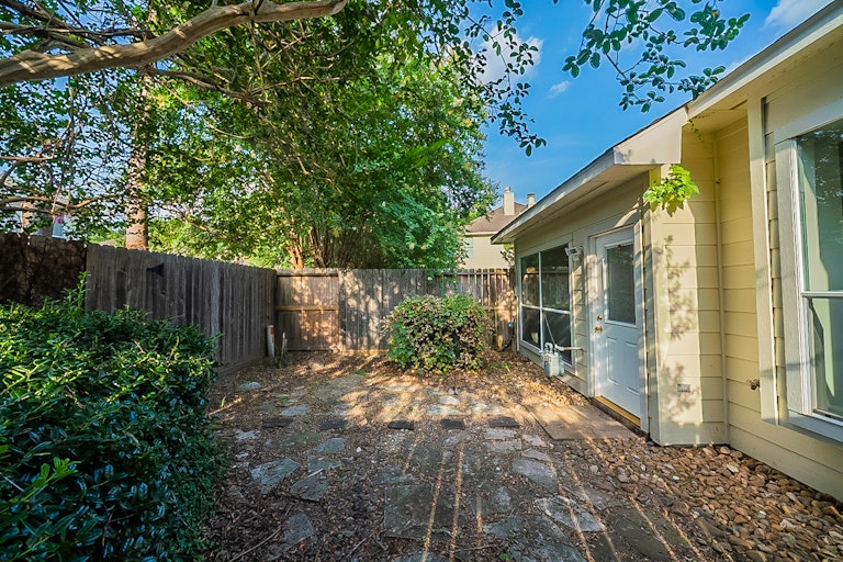 Photo 25 of 28 - 10218 Thornmont Ln, Houston, TX 77070