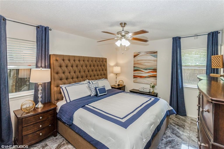 Photo 13 of 31 - 13102 Twin Oaks Dr, Balch Springs, TX 75180