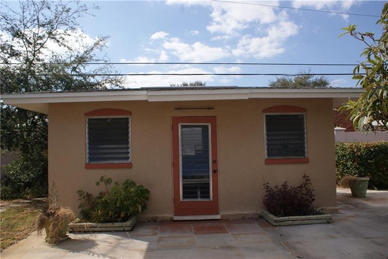 Photo 12 of 25 - 600 Harbor Dr S, Venice, FL 34285