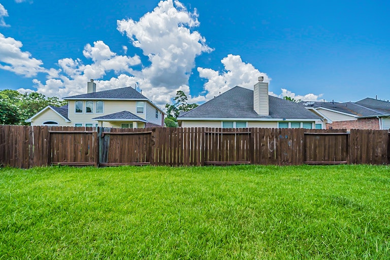 Photo 29 of 35 - 13707 Parkers Cove Ct, Houston, TX 77044