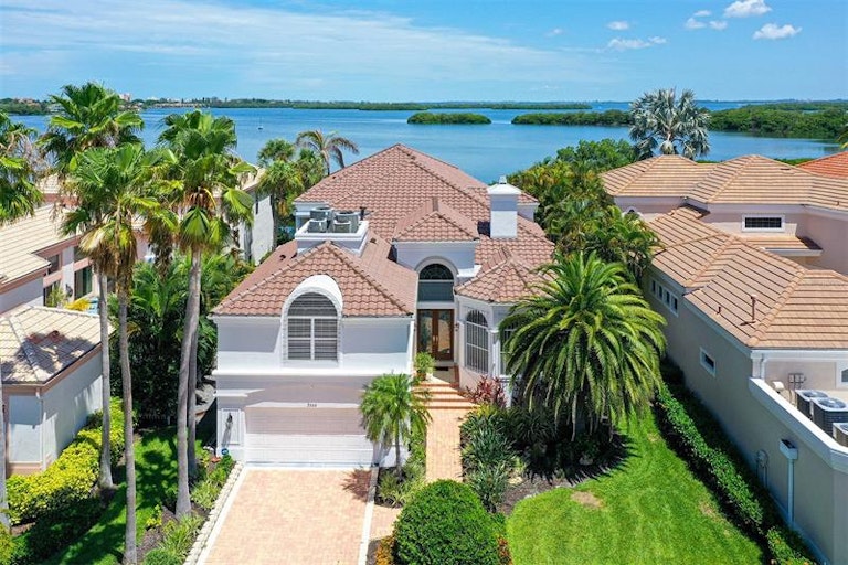 Photo 3 of 76 - 3550 Fair Oaks Ln, Longboat Key, FL 34228