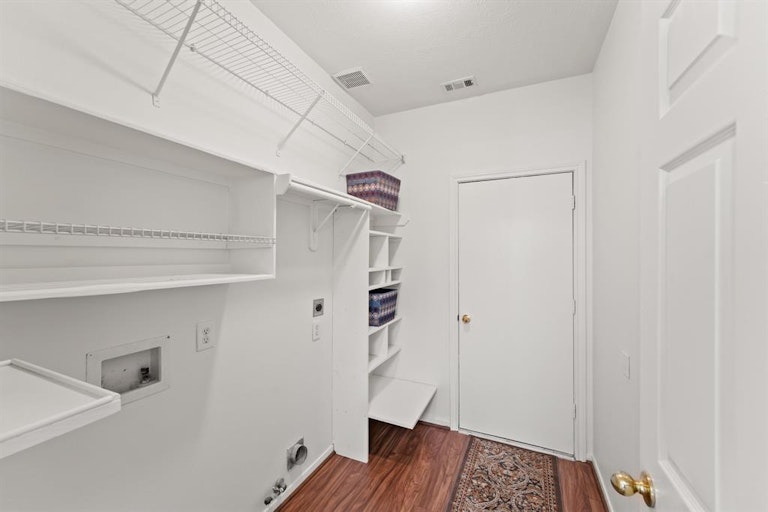 Photo 11 of 26 - 18115 Polo Meadow Dr, Humble, TX 77346