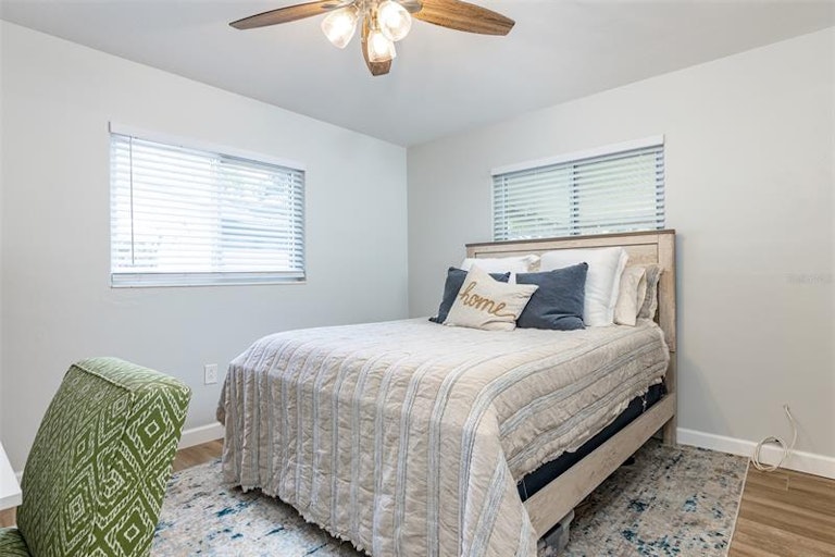 Photo 13 of 33 - 923 Phyllis Ave, Largo, FL 33771