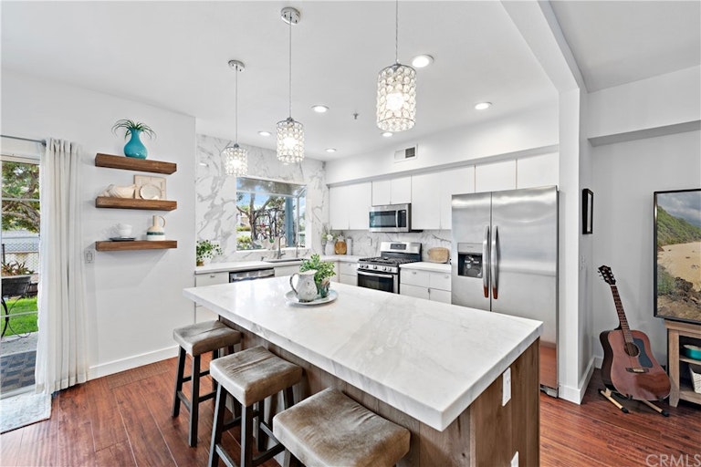 Photo 4 of 24 - 20191 Sealpoint Ln #102, Huntington Beach, CA 92646