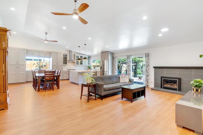 Photo 3 of 16 - 924 San Tomas St, Davis, CA 95618