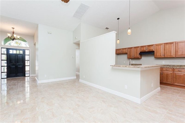 Photo 9 of 25 - 5421 Red Bone Ln, Orlando, FL 32810