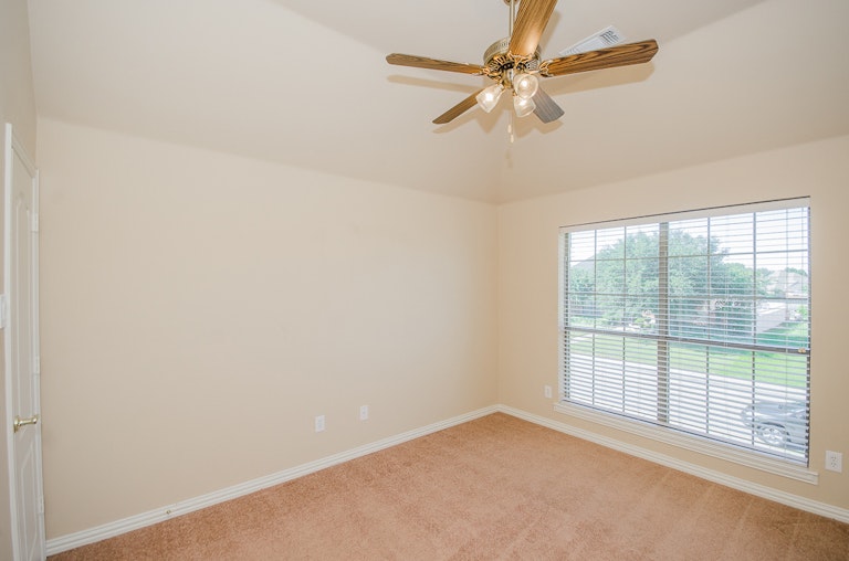 Photo 31 of 38 - 1320 Rusticwood Dr, Desoto, TX 75115