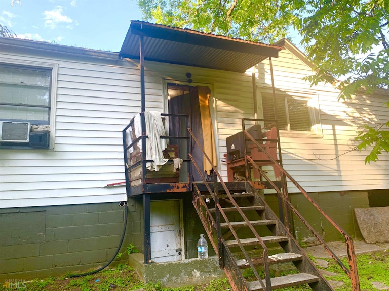 Photo 11 of 12 - 1876 Connally Dr, Atlanta, GA 30344