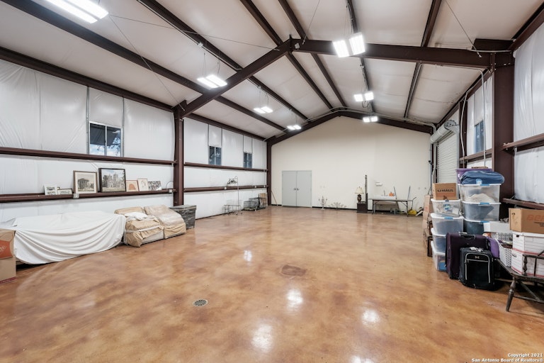 Photo 32 of 51 - 31925 Rolling Acres Trl, Boerne, TX 78015