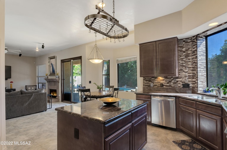 Photo 13 of 34 - 249 W Milbrae Springs Dr, Oro Valley, AZ 85755