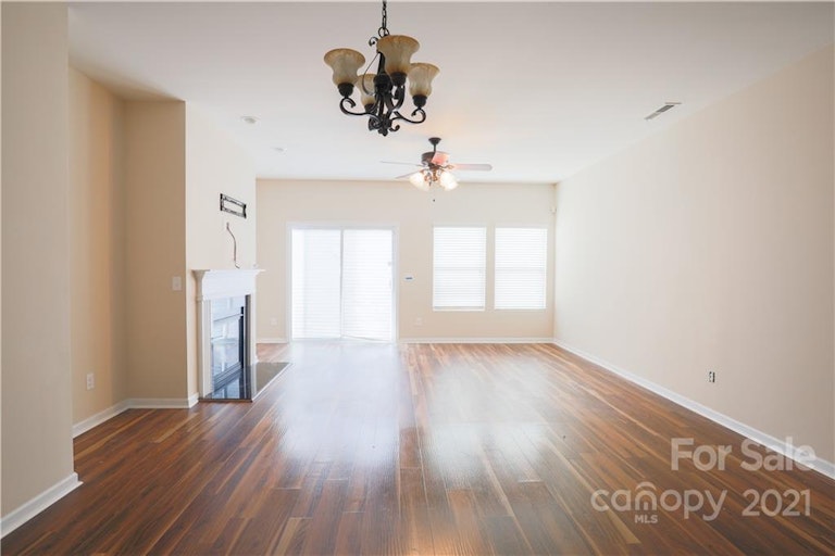 Photo 7 of 17 - 3041 S Devon St, Charlotte, NC 28213