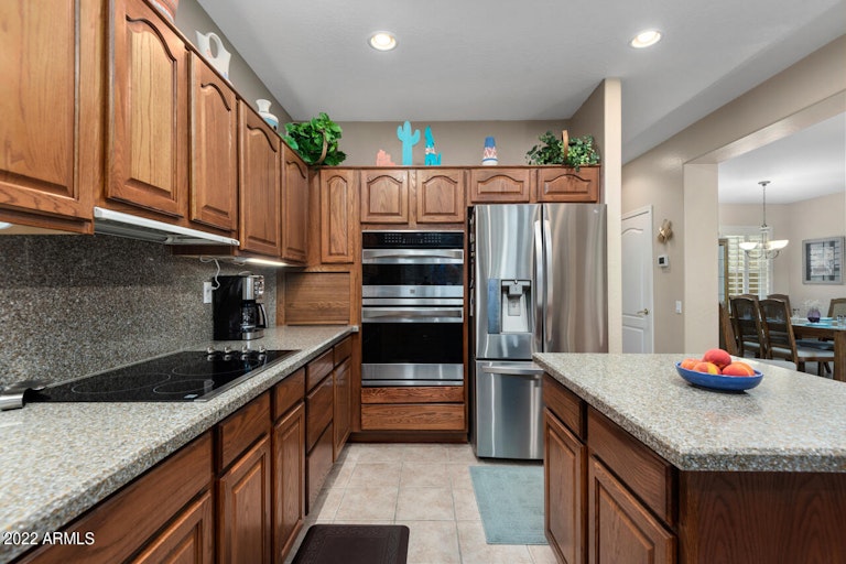 Photo 14 of 34 - 18028 W Tierra Del Sol Dr, Surprise, AZ 85387