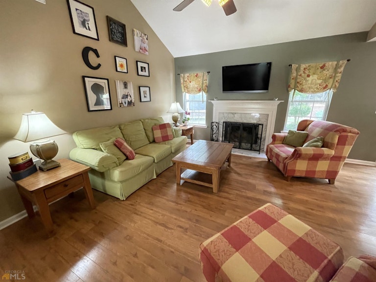 Photo 5 of 36 - 528 Butler Bridge Dr, McDonough, GA 30252