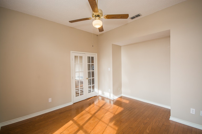 Photo 17 of 30 - 2906 Spartacus Dr, Grand Prairie, TX 75052