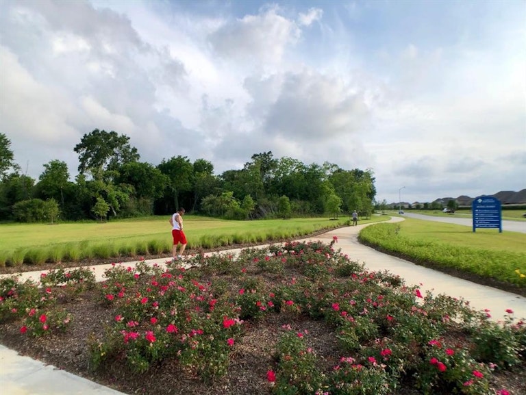 Photo 10 of 16 - 4322 Redford Valley Rd, Rosharon, TX 77583