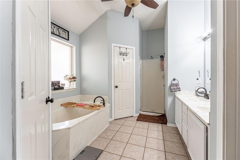 Photo 17 of 33 - 1025 Boardwalk St, Midlothian, TX 76065