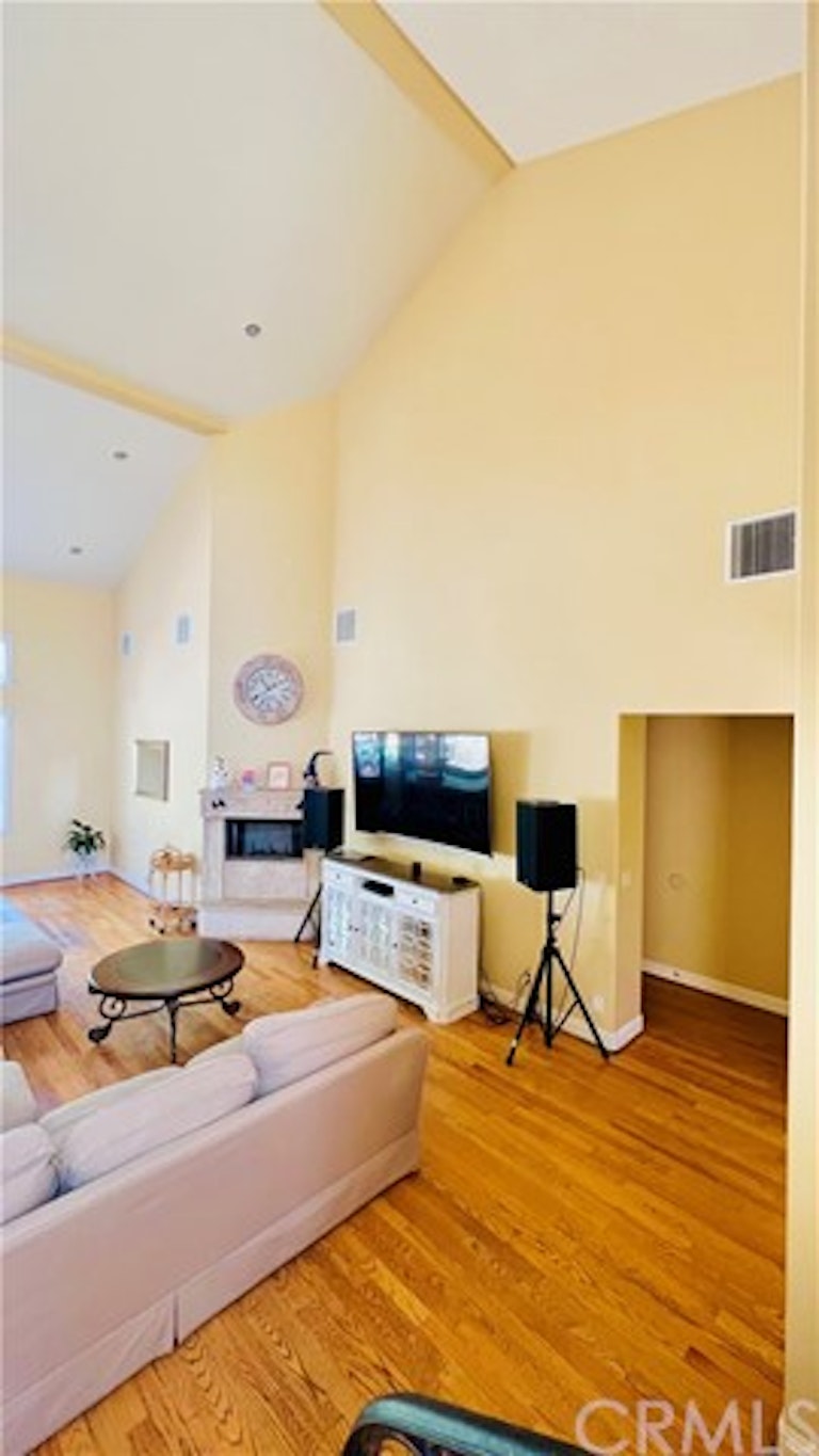 Photo 26 of 52 - 10009 Downey Sanford Bridge Rd, Downey, CA 90240
