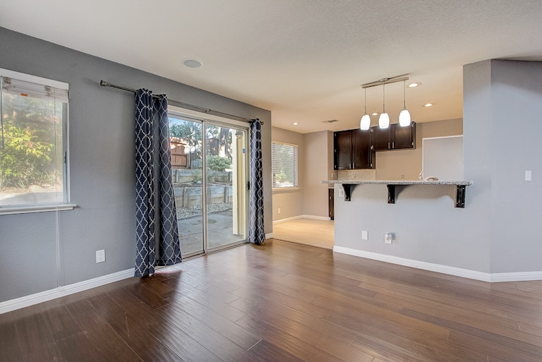 Photo 23 of 39 - 4025 Honey Rose Pl, Antelope, CA 95843