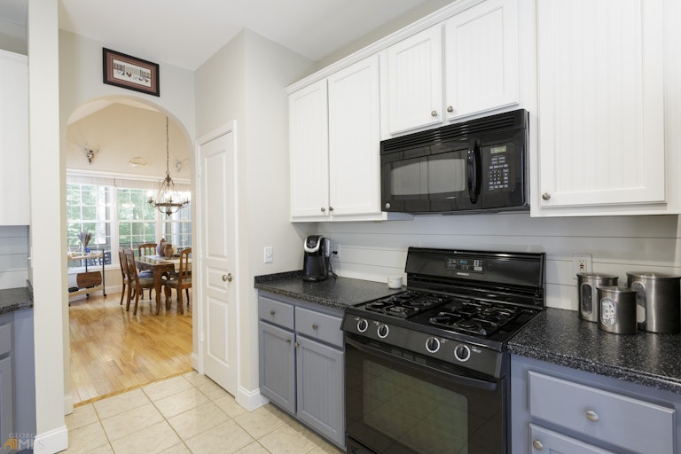 Photo 22 of 59 - 2550 Johnston Rd NW, Kennesaw, GA 30152