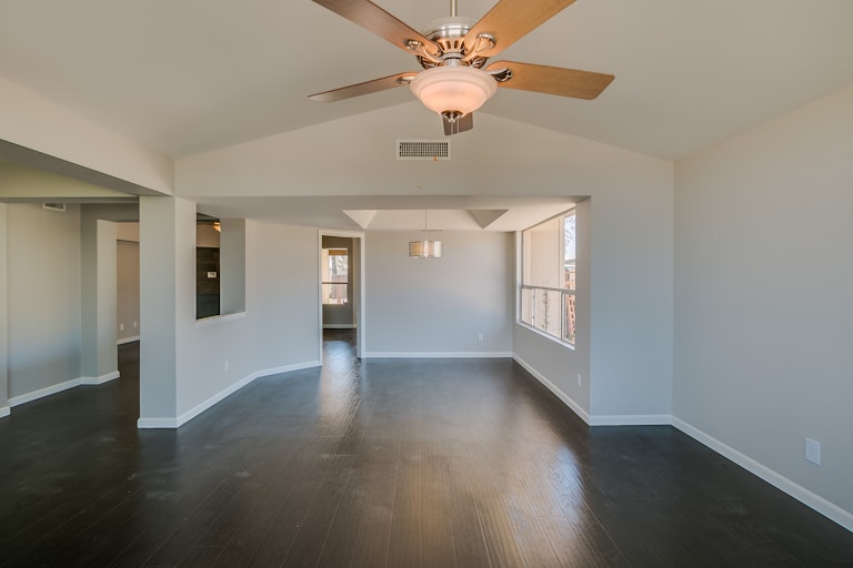 Photo 11 of 26 - 3939 E Waltann Ln, Phoenix, AZ 85032