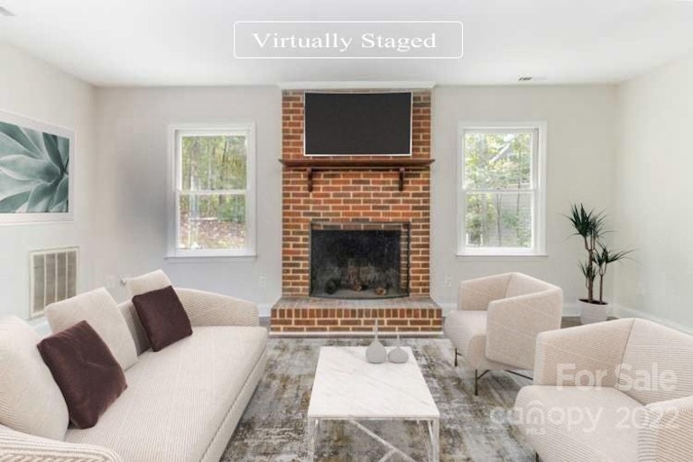 Photo 2 of 32 - 11231 Shandon Way Ln, Charlotte, NC 28262