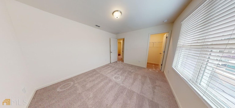 Photo 15 of 23 - 333 Greenwalk Pl, Hoschton, GA 30548