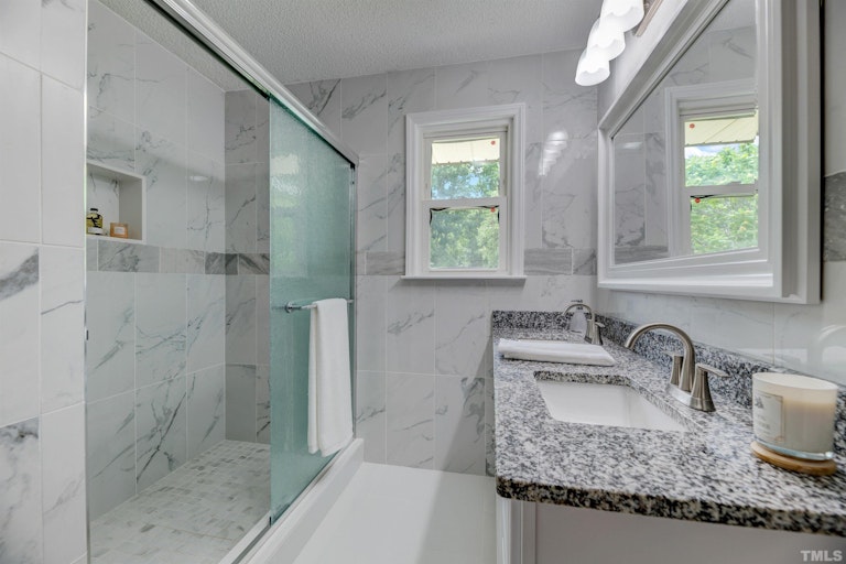 Photo 29 of 36 - 818 Shannon Dr, Chapel Hill, NC 27516