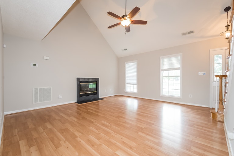 Photo 5 of 25 - 12 S Berrymeadow Ln, Durham, NC 27703
