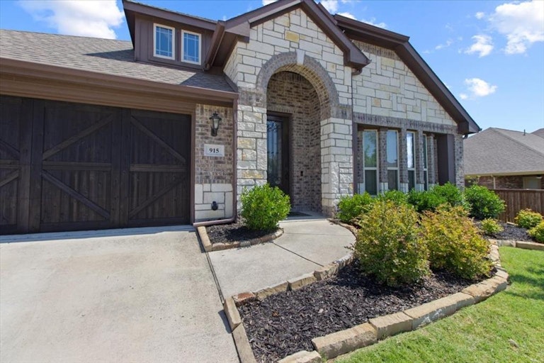 Photo 3 of 25 - 915 Birchwood Dr, Wylie, TX 75098
