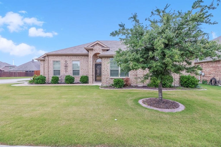 Photo 24 of 25 - 1629 Signature Dr, Weatherford, TX 76087