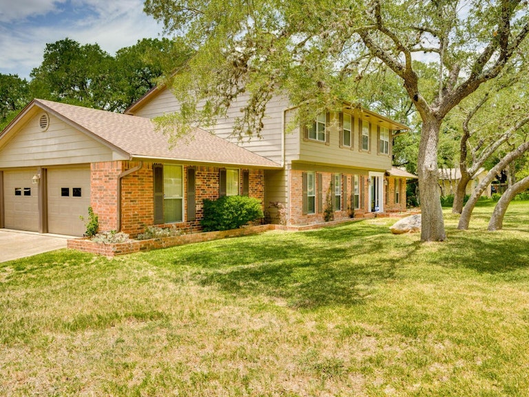 Photo 11 of 40 - 8800 Spring Lake Dr, Austin, TX 78750