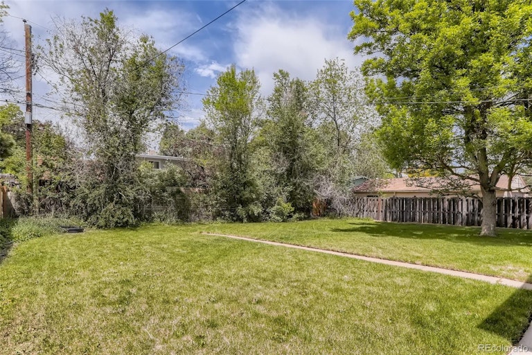 Photo 3 of 28 - 1427 S Krameria St, Denver, CO 80224
