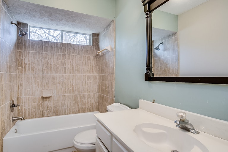 Photo 16 of 20 - 15122 Chetland Place Dr, Houston, TX 77095