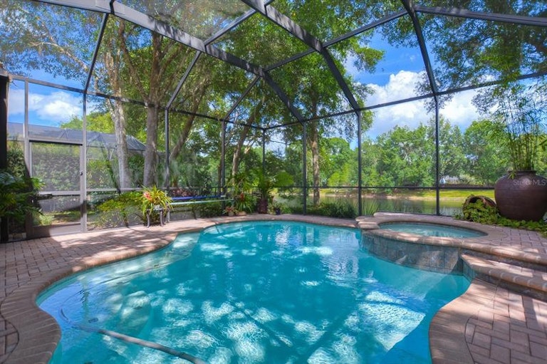 Photo 37 of 48 - 1909 Floresta View Dr, Tampa, FL 33618