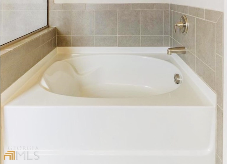 Photo 16 of 27 - 9927 Stretford Rd, Douglasville, GA 30135