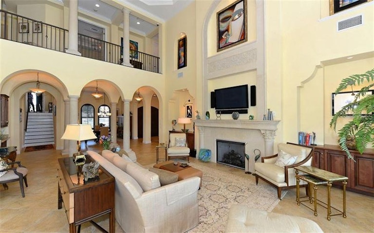 Photo 5 of 25 - 137 S Polk Dr, Sarasota, FL 34236