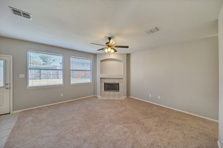 Photo 4 of 33 - 2305 Hickory Ct, Little Elm, TX 75068