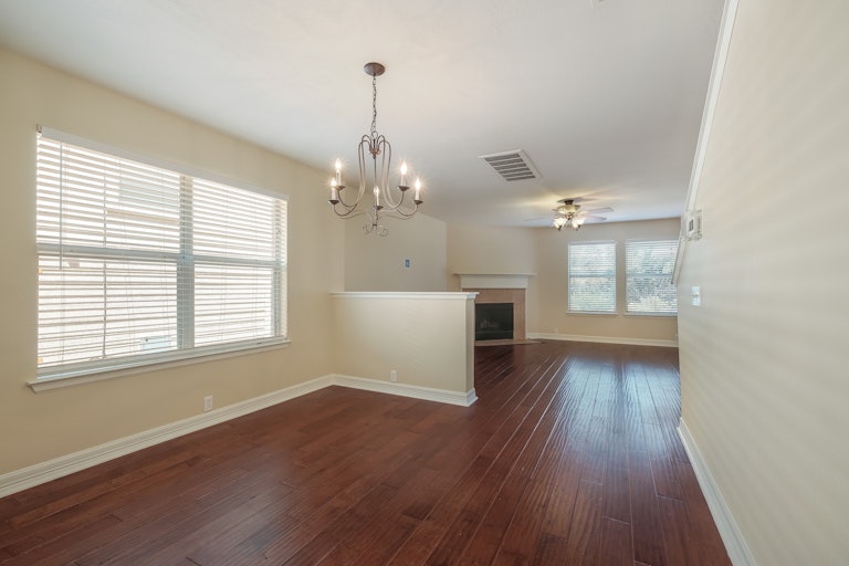 Photo 4 of 28 - 15826 Cotton Tail Ln, San Antonio, TX 78255
